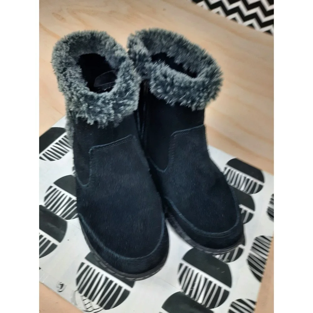 Black Suede‎ Faux Fur Khombu Ankle Boots Side Zip Button Detail Womens sz 6